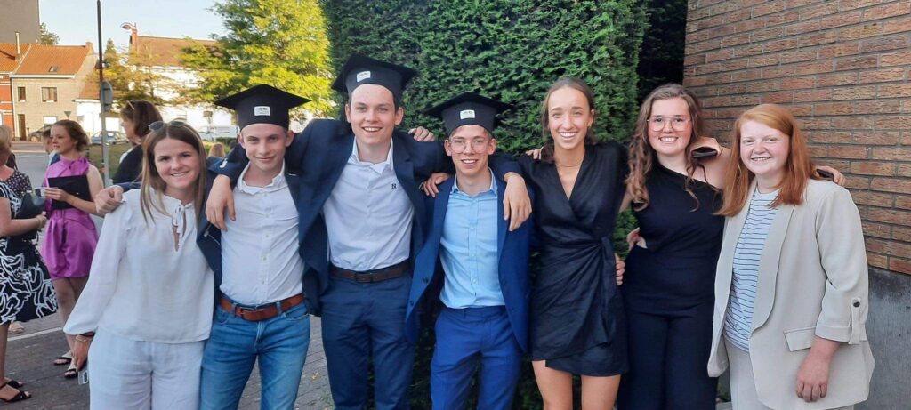 Foto na proclamatie met vrienden.